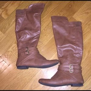Brown Boots with buckle